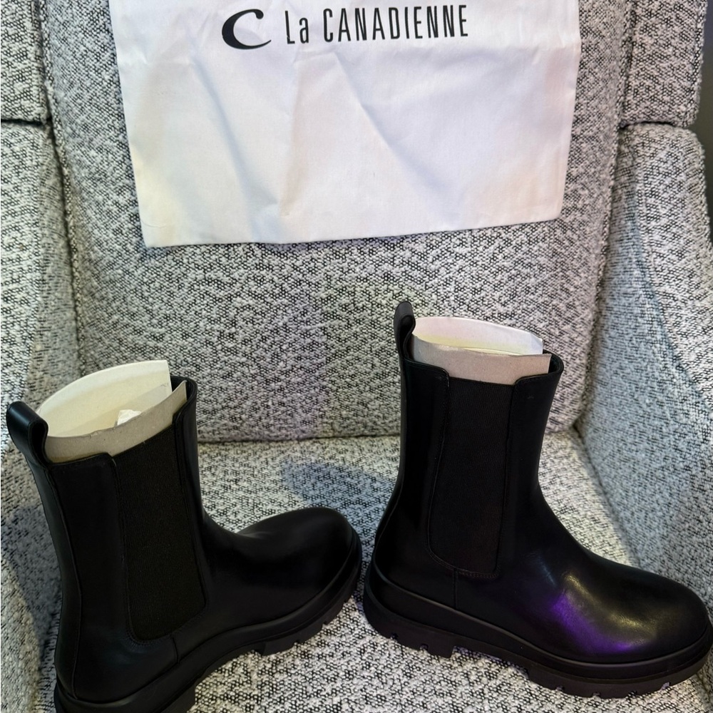 La  Canadiennne Black Ankle Boots with Glossy Finish